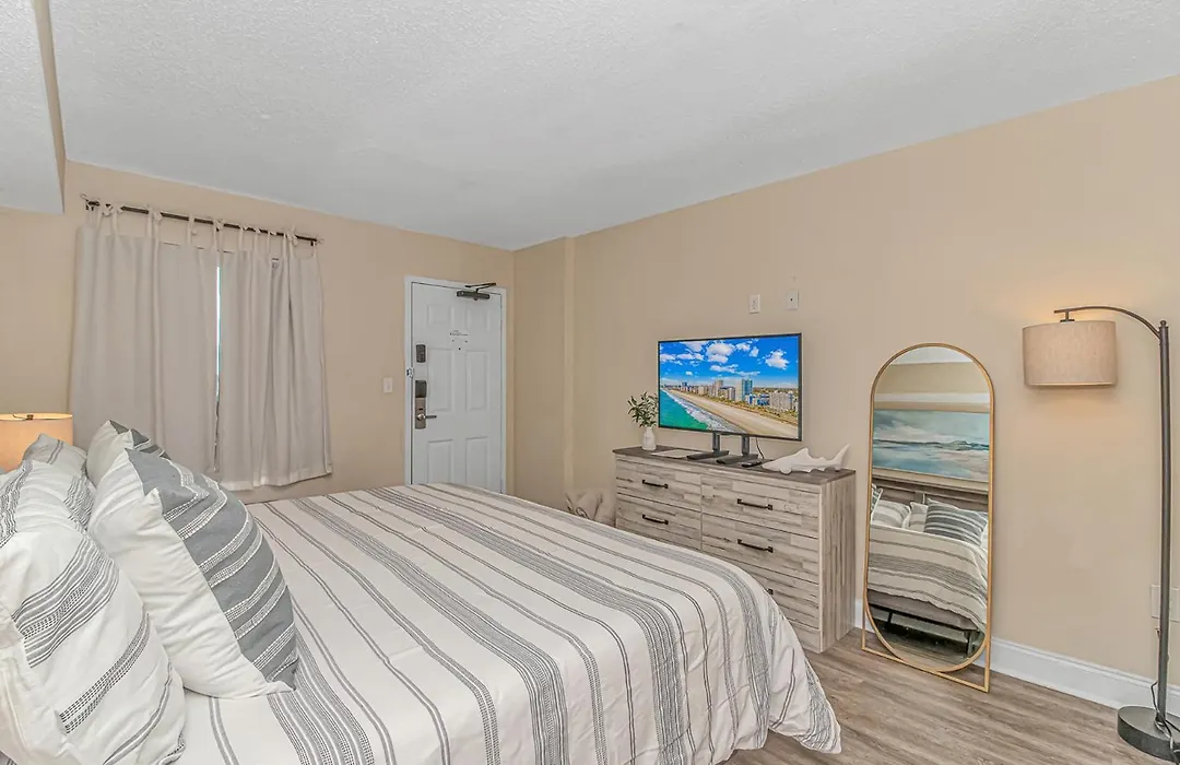 Oceanfront Resort Escape, Pools, Hot Tubs, Direct Beach Access-1