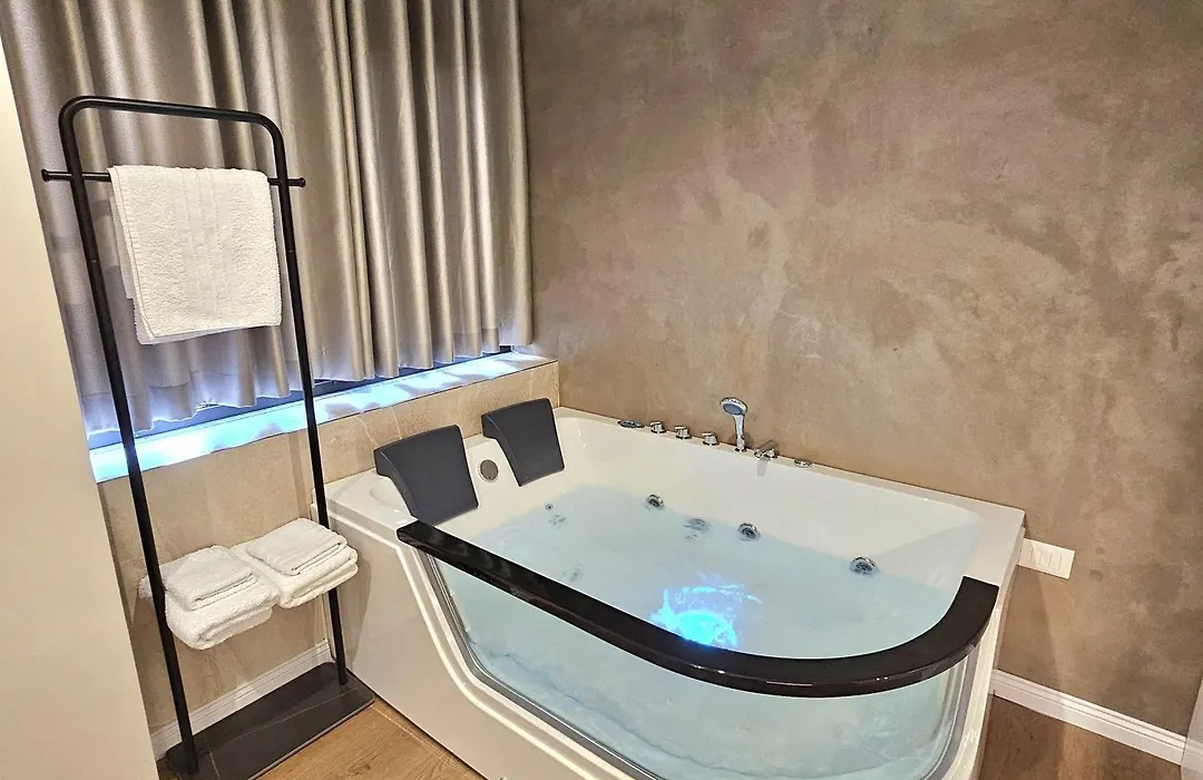 Jacuzzi Living Tirana Center 3-1