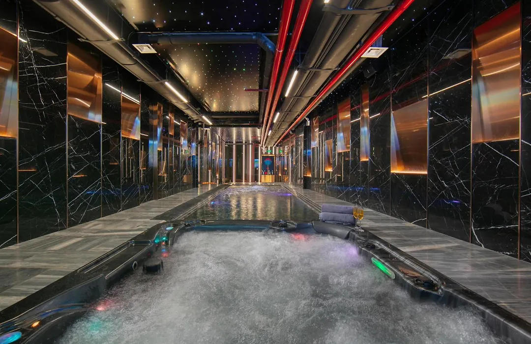 Aurora Oriental-1
