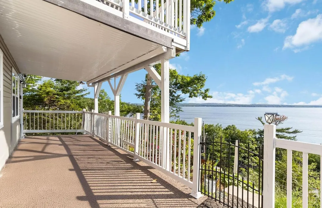Luxury Retreat With Bay Views Offering Private Bedrooms And Entire Apartment Options-1