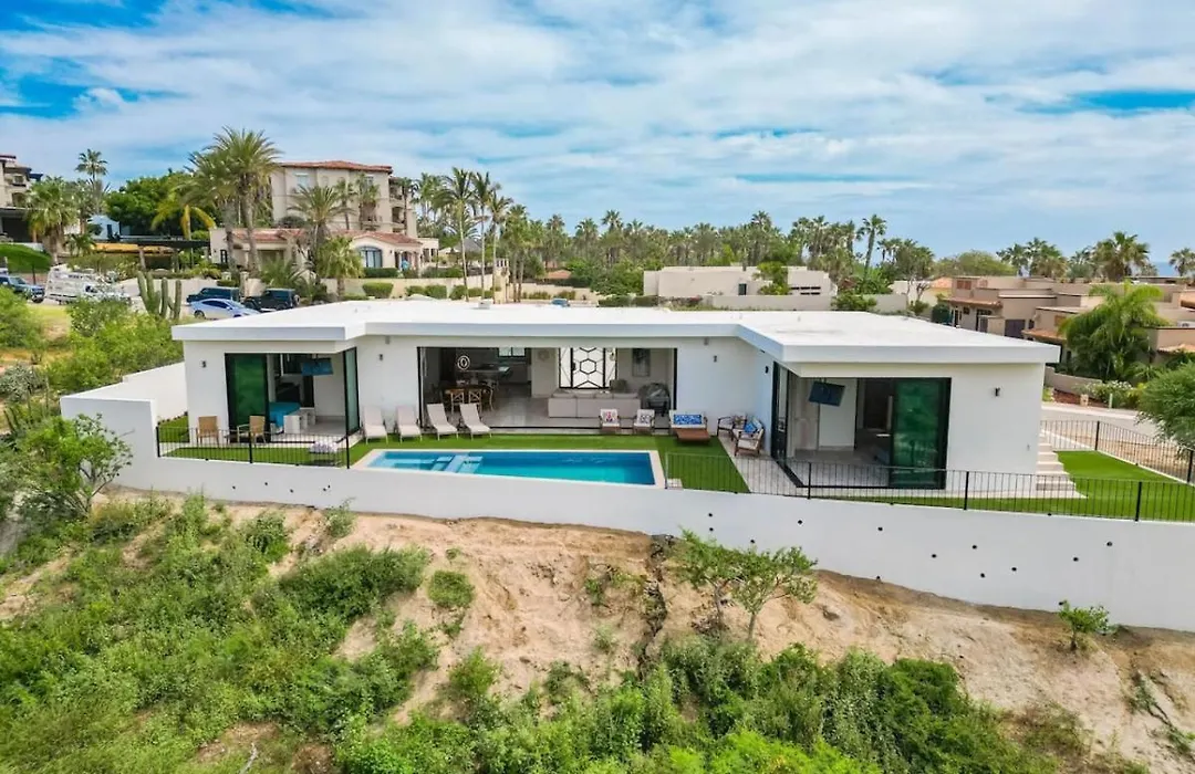 Luxurious Villa Spacious Annd Private Steps Frm Beach-1
