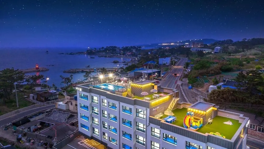 Gampo Beach Hill Pool Villa-1