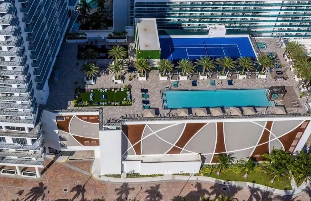 Luxury Corner Apartment In Hollywood Beach-1