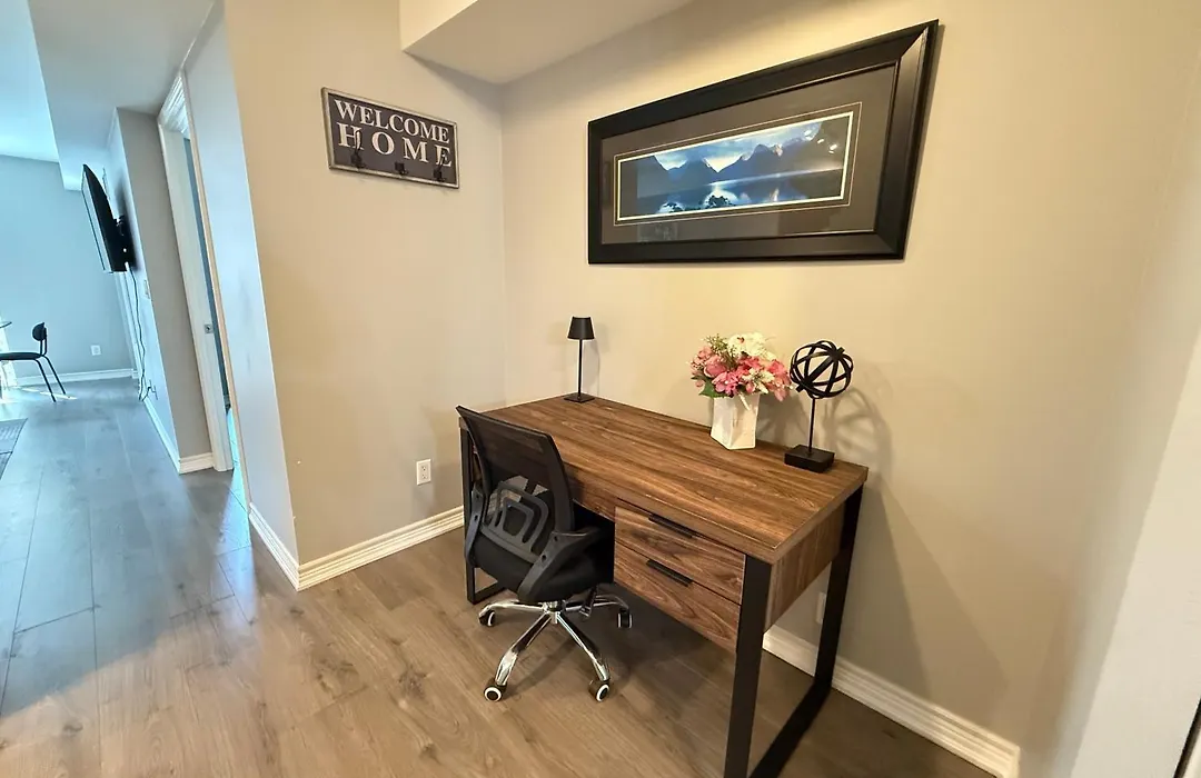 Large Downtown 2Br Condo With Parking Steps To Eaton Centre, Uoft And Sickkids-1
