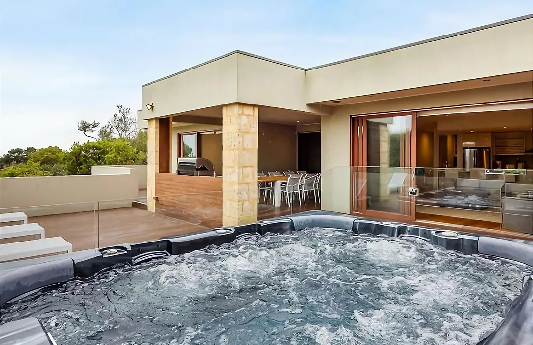 Stunning Home Alfresco Entertainment Jacuzzi-1
