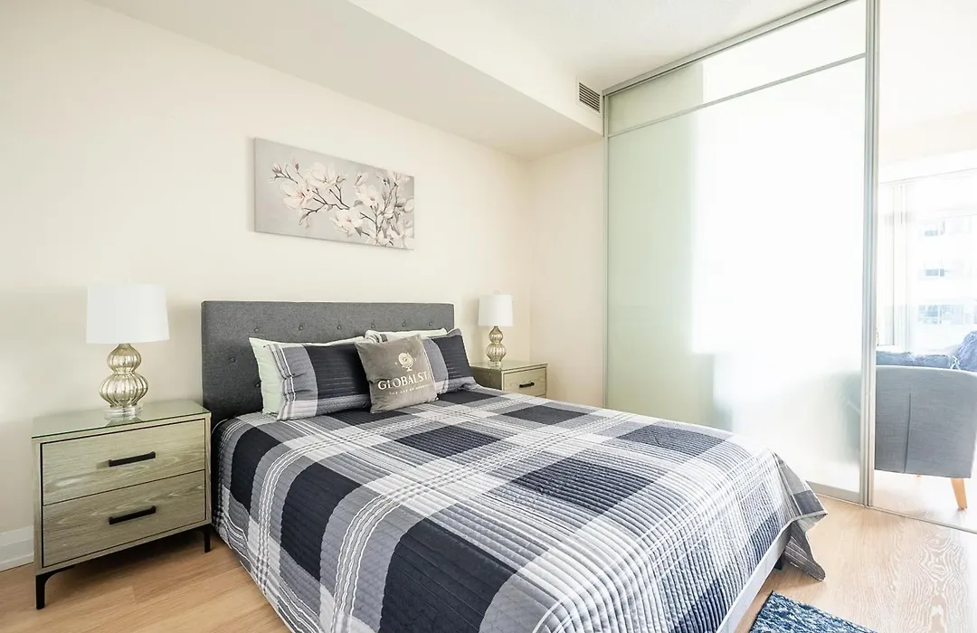 Cozy 1 Bedroom & Den Condo In North York Free Parking-1