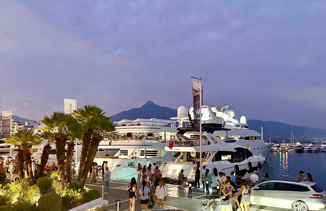 Penthouse Sea Views In Marbella Golden Mile, Puente Romano Area-1