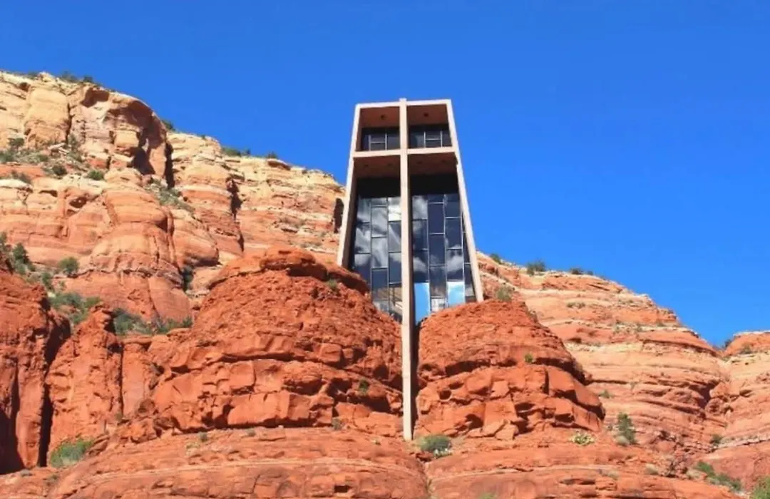 Spacious Sedona Splendor With Community Spa & Pool-1