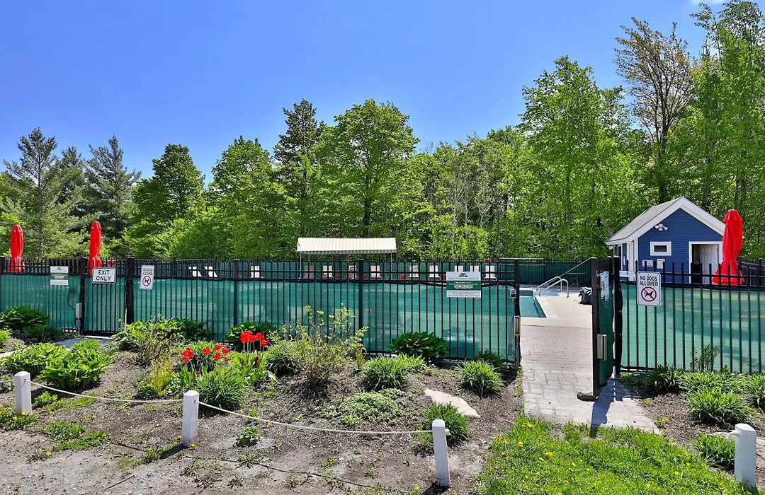 The Snowshed Steps At Mt Green - Walk-To-Lifts Ski Condo With Pools, Ac, Fireplace & Shuttle!-1