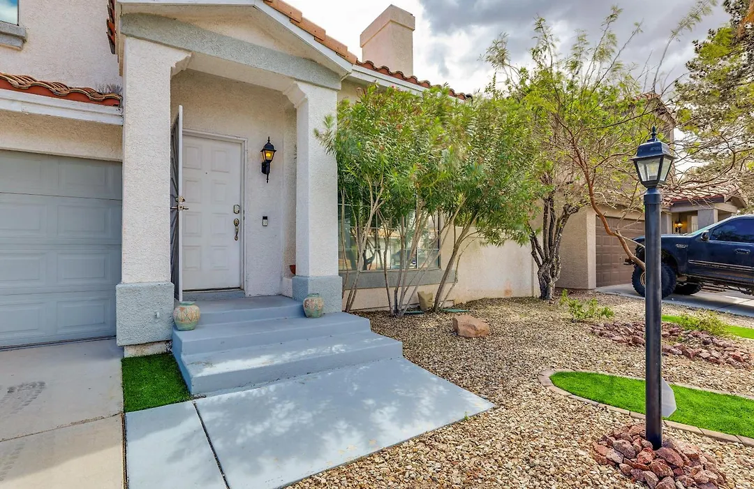 Pool Access Beautiful Modern Home In Las Vegas!-1