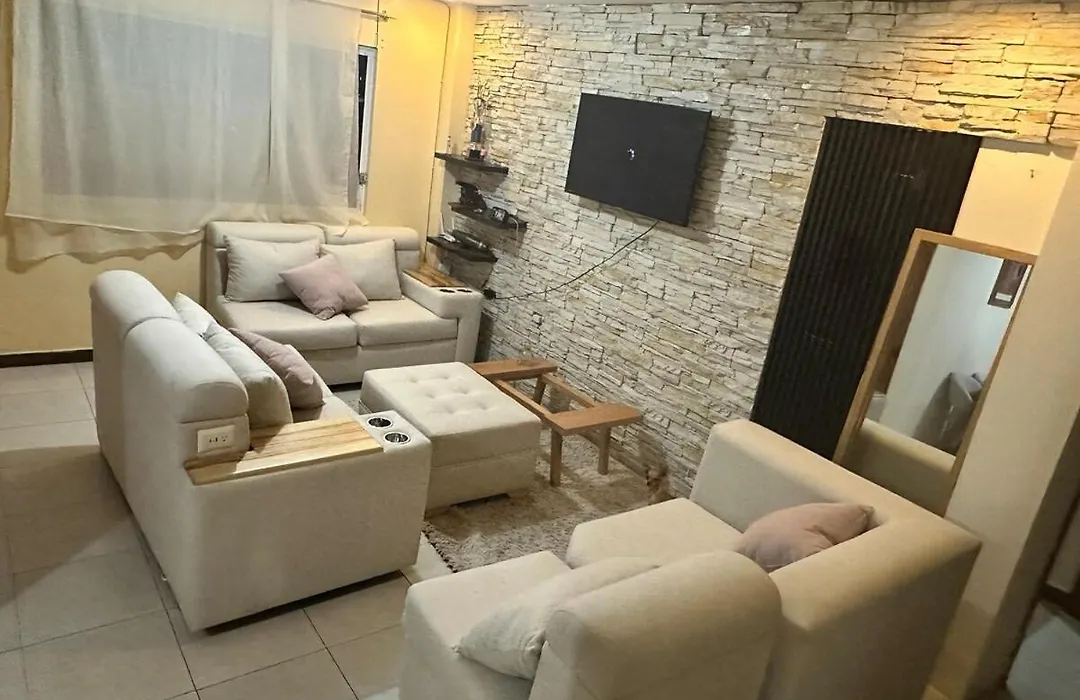Hermoso Departamento Tres Dormitorios Con Jacuzzi Y Area Barbiqui-1