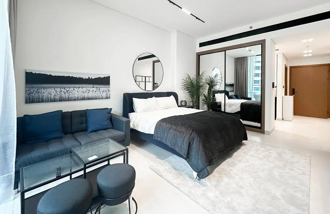 Modern Studio with Private Jacuzzi-1