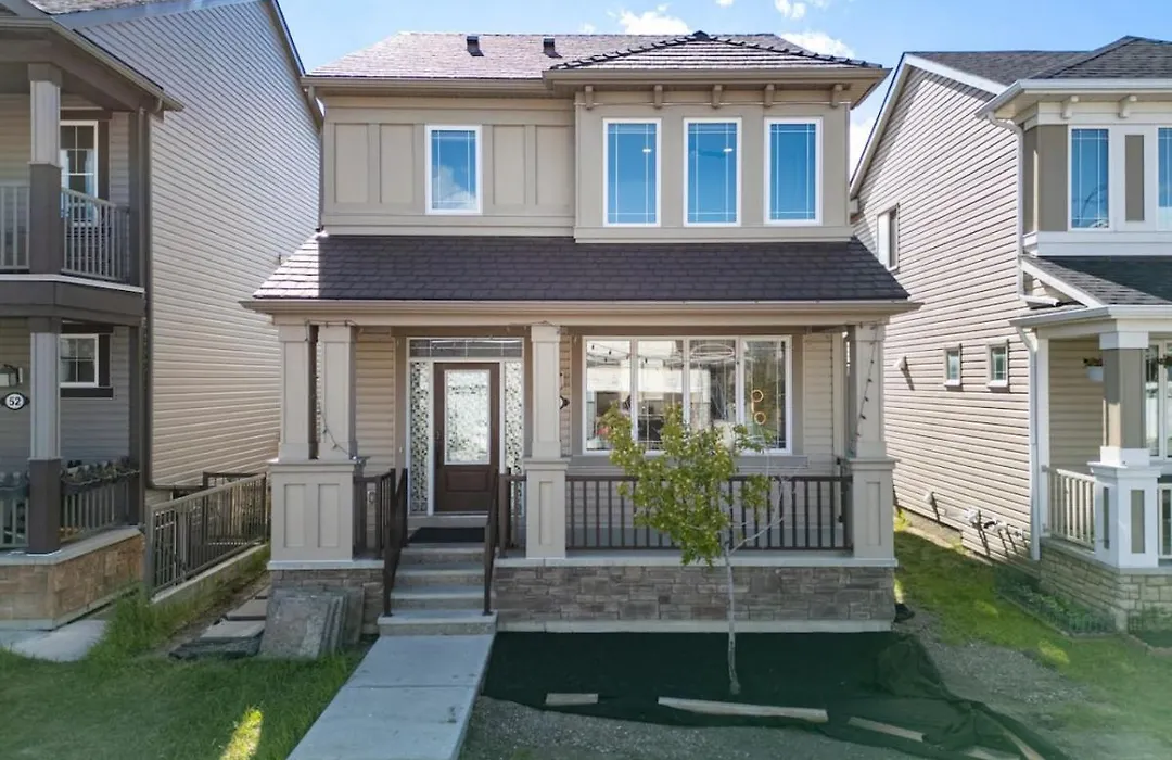 Large House With Billiards, 5 Bedrooms, Garage Parking & Free Banff Access-1