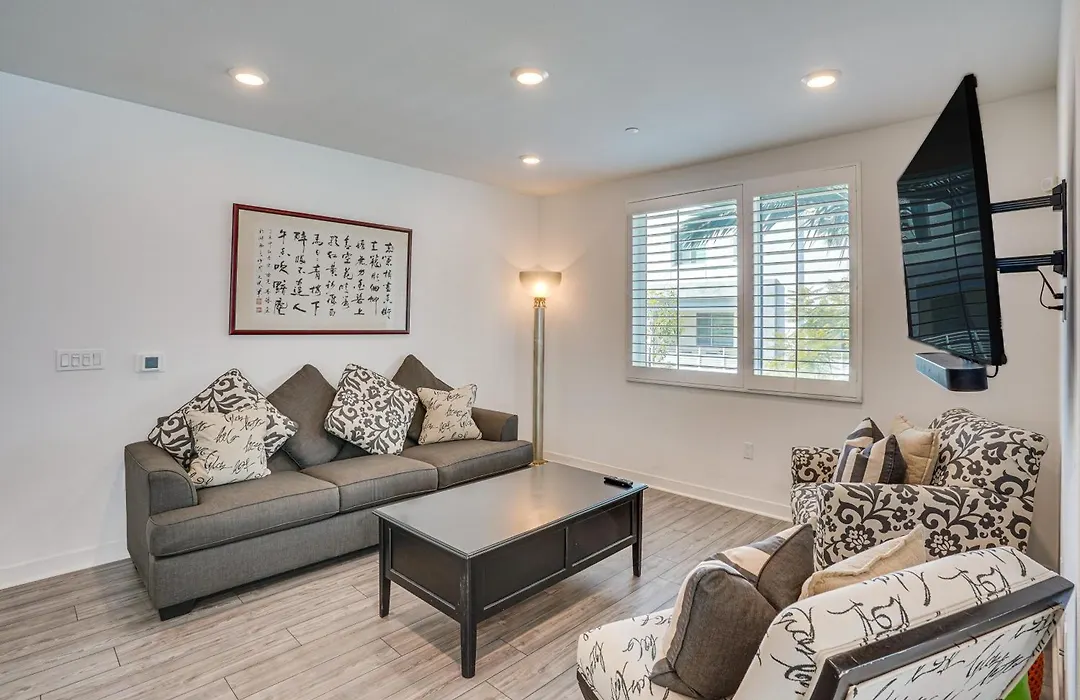 Convenient Anaheim Condo: Walk To Angel Stadium-1
