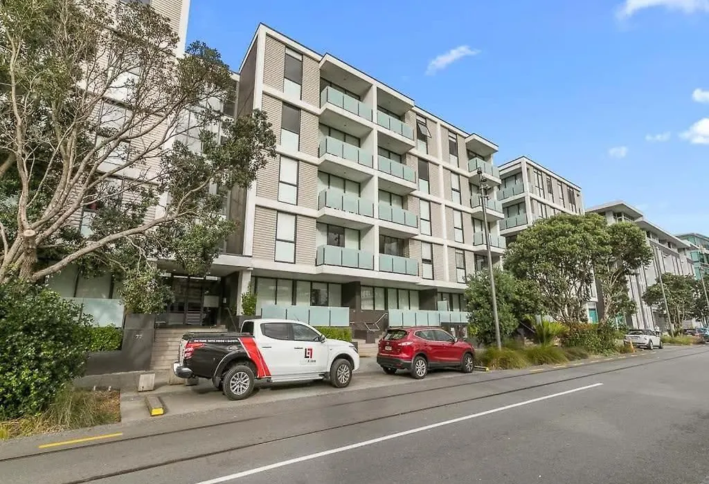 Beautiful 2Br - Pool, Gym & Parking Zodiak Stays-1