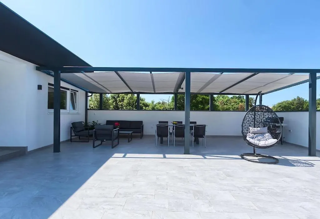 Villa In Pula With Swimming Pool-1
