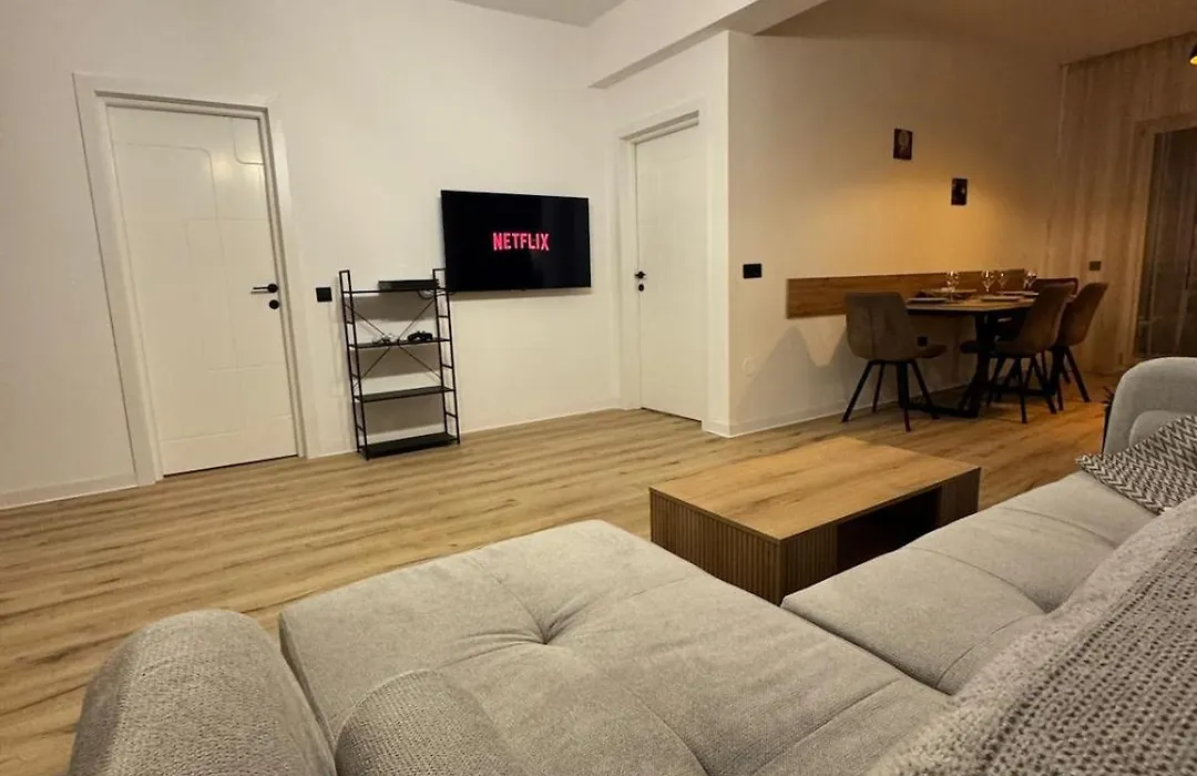 Garden Jacuzzi Apartment By Evan Apartments-1