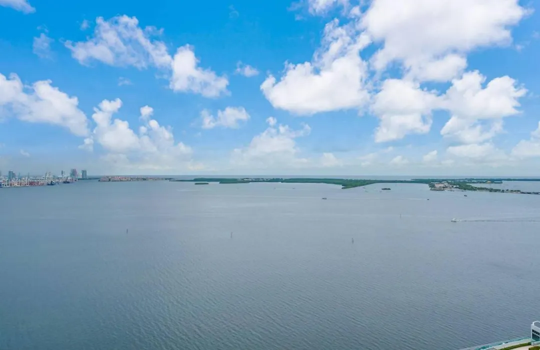 Stunning 3B2B With Ocean And City Views - Free Parking-1