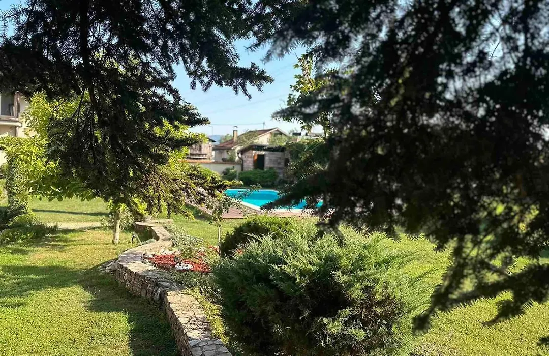 Villa Garden-1