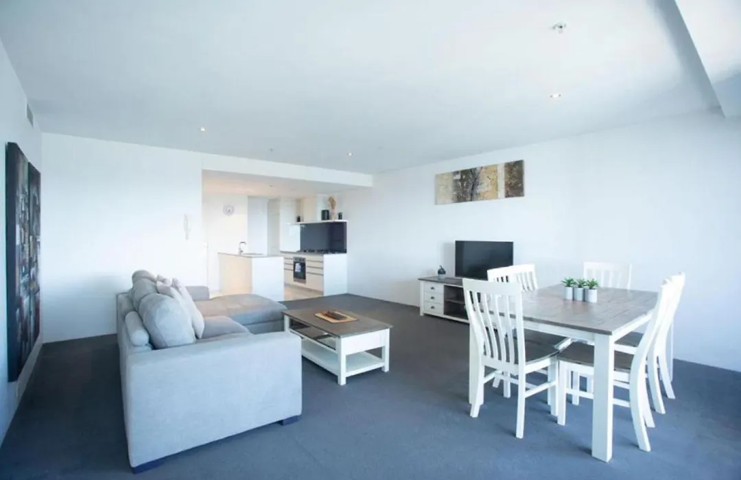 Circle On Cavill - Hosted By Coastal Letting Co.-1
