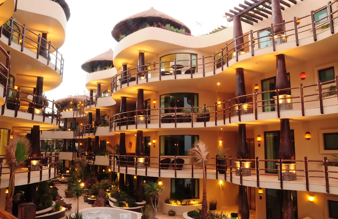 El Taj Oceanfront And Beachside Condo Hotel-1