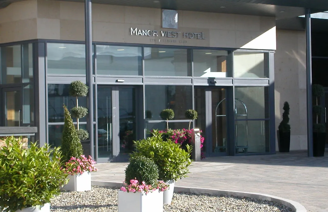 Manor West Hotel & Leisure Club-1