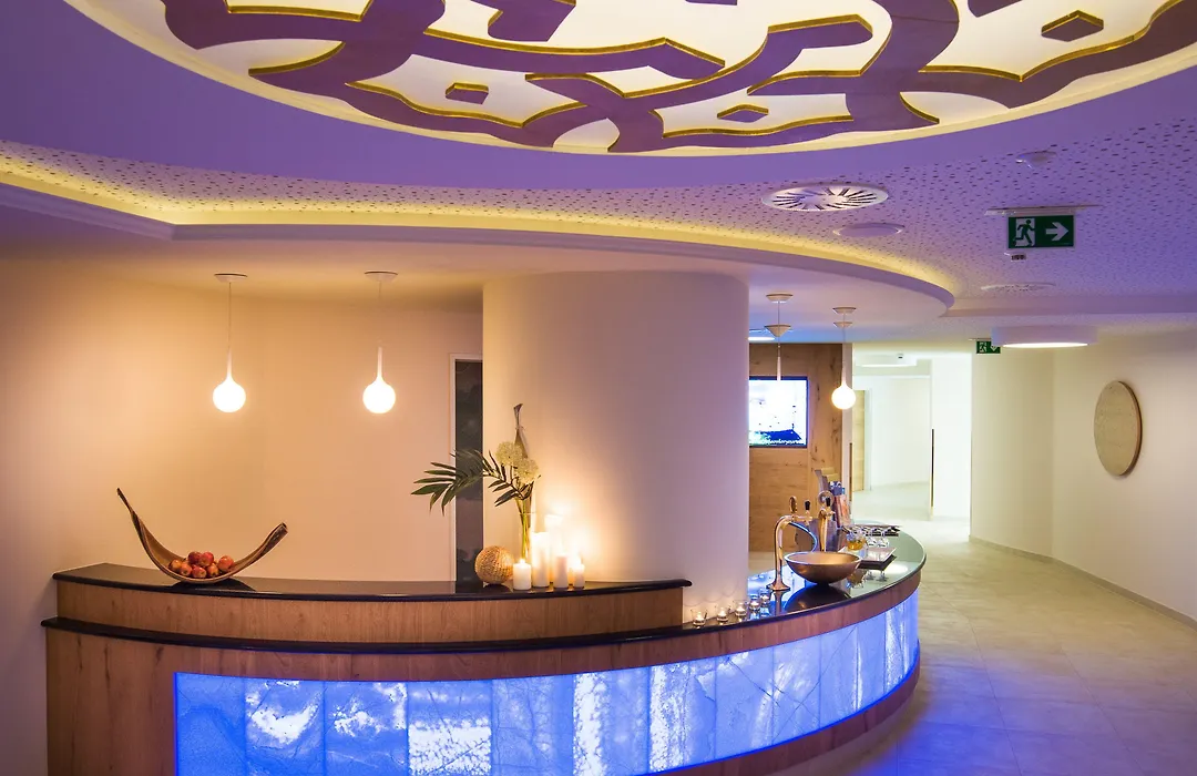 Hotel Norica - Thermenhotels Gastein mit dem Bademantel direkt in die Therme-1