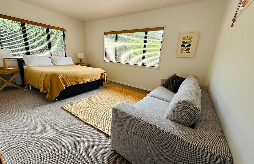 Stunning Panoramic Lakeview , Spa Pool & Privacy-1