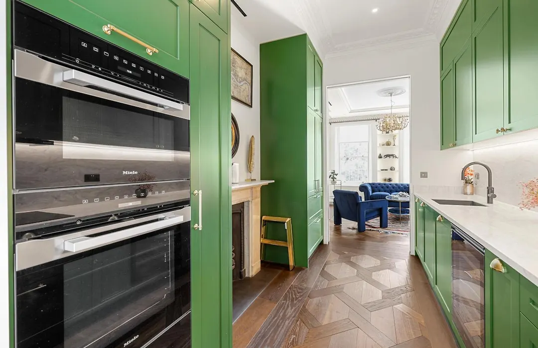 3 Bedroom Flat In London-1