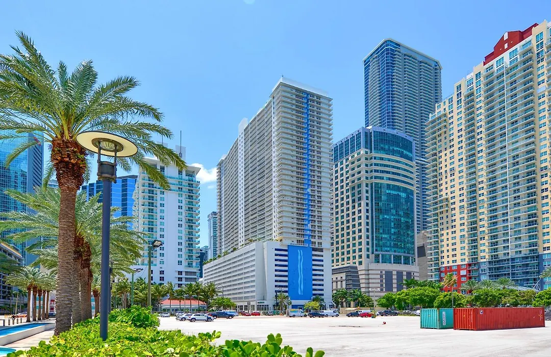 Poolside Stay In The Heart Of Brickell-1