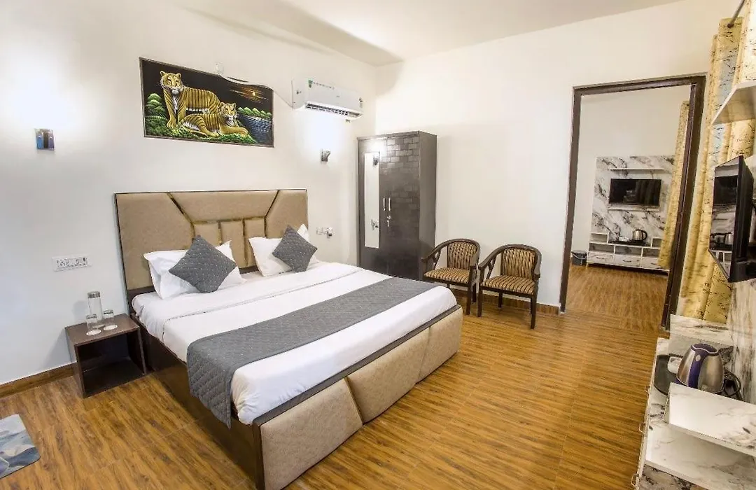 Corbett Jungle Breeze-1
