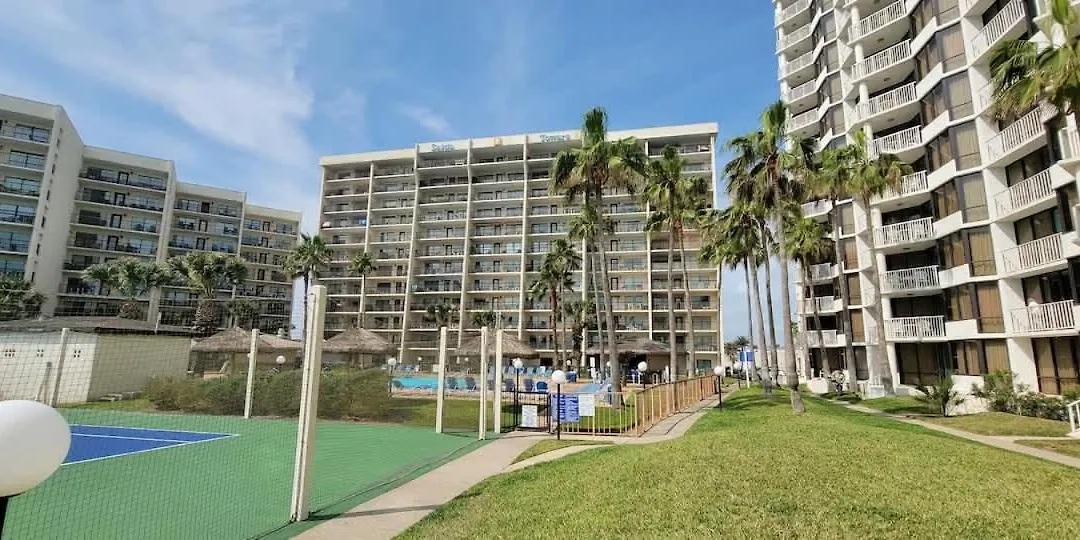 Beachfront Hotspot New Furnishings Pool 1S-1