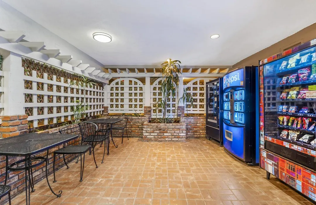 Best Western Plus Carriage Inn-1