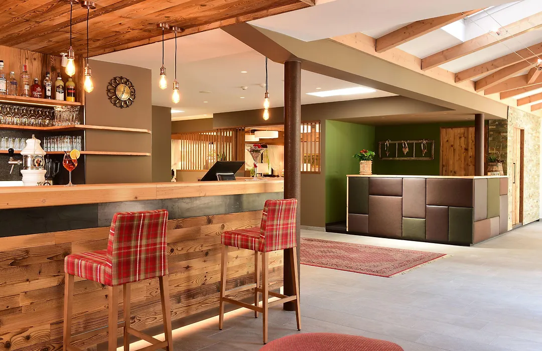 River Hotel Post-1
