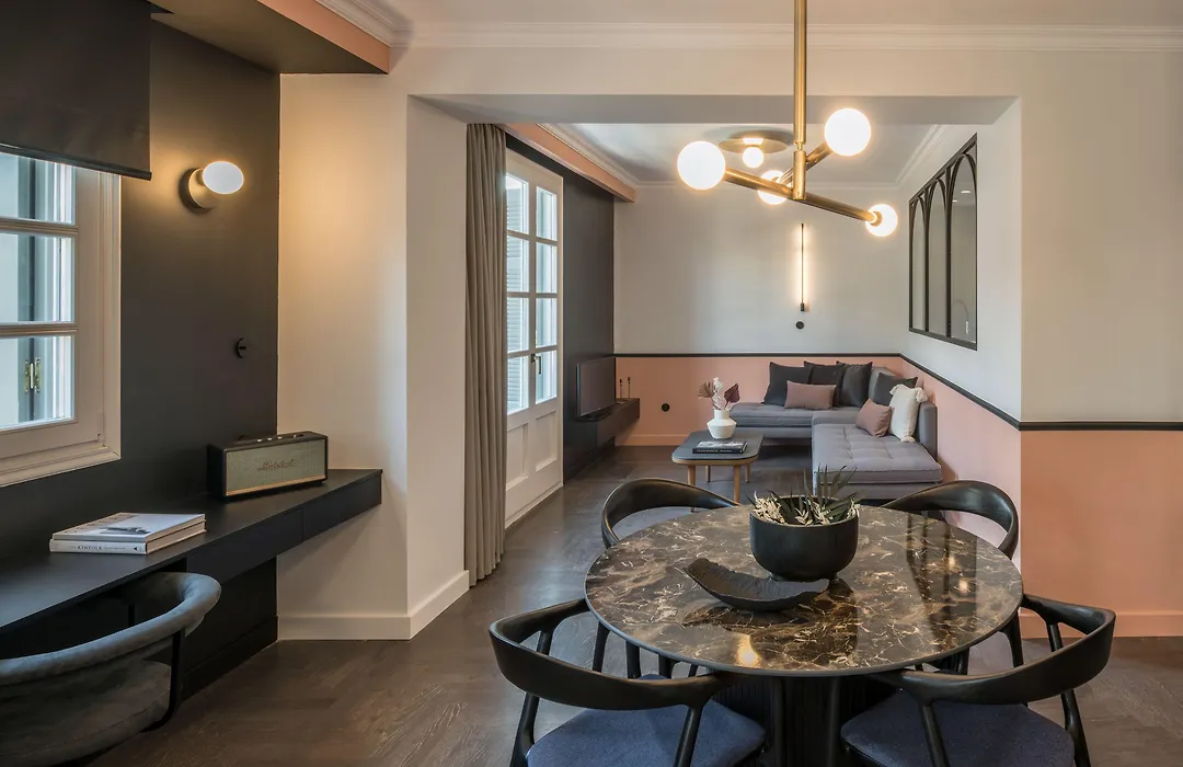 72 Ad Urban Comfort Suites-1