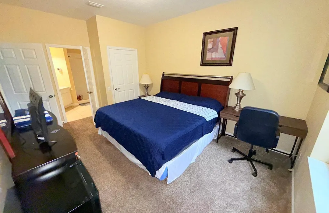 King Room With Bathroom Near Convention Center & Epic Universe-1