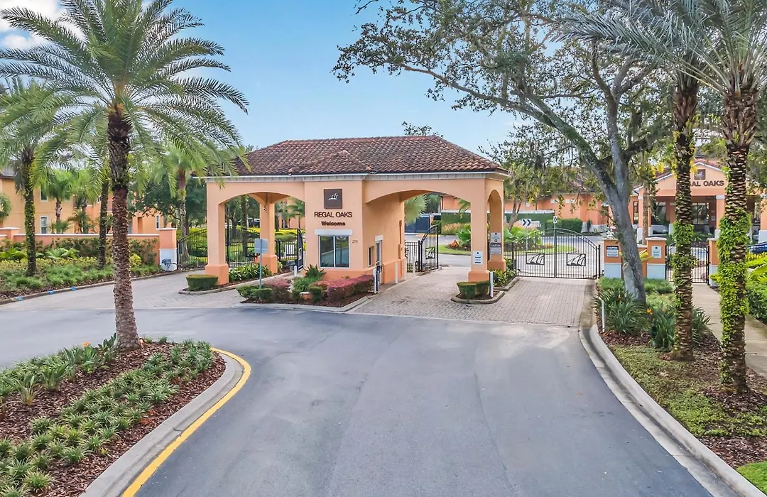 Waterfront Paradiseclose 2 Disneygated Community-1