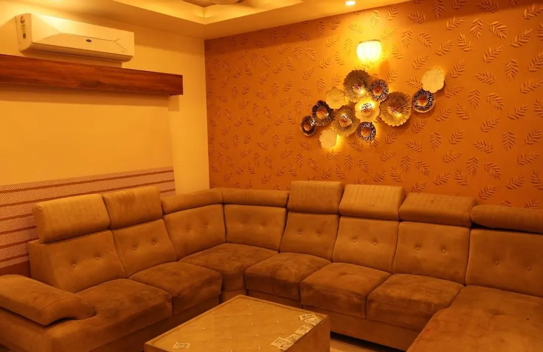 Zianas'S Den-1