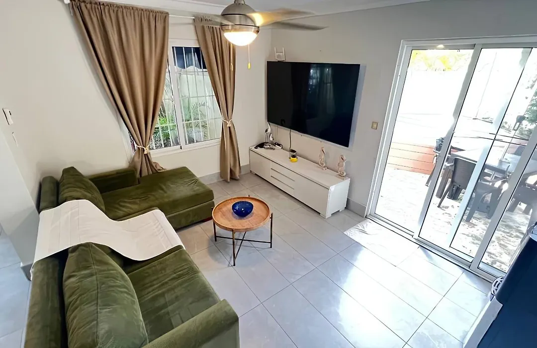 Villa Familiar Con Jacuzzi Privado Cerca De Las Playas De Juan Dolio-1