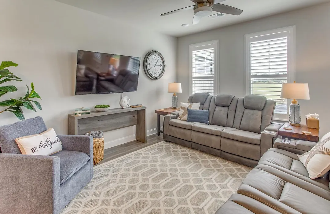 Barefoot Resort Golf Getaway: Pool + Beach Shuttle-1