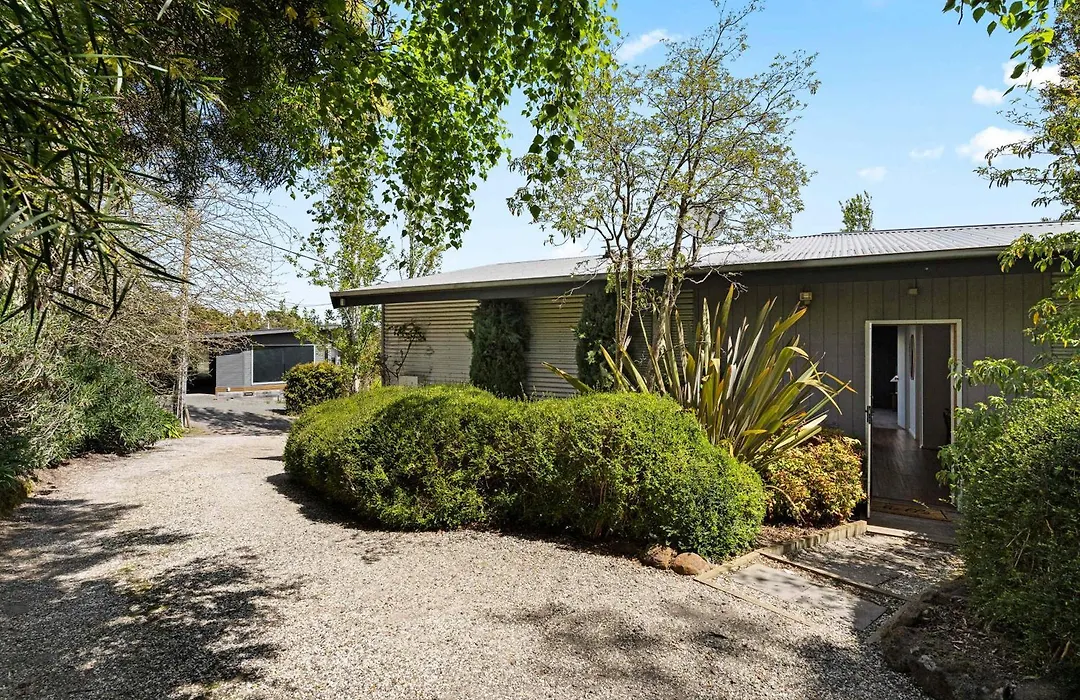 Stylish 2Br W Pool With Spa In Central Daylesford-1