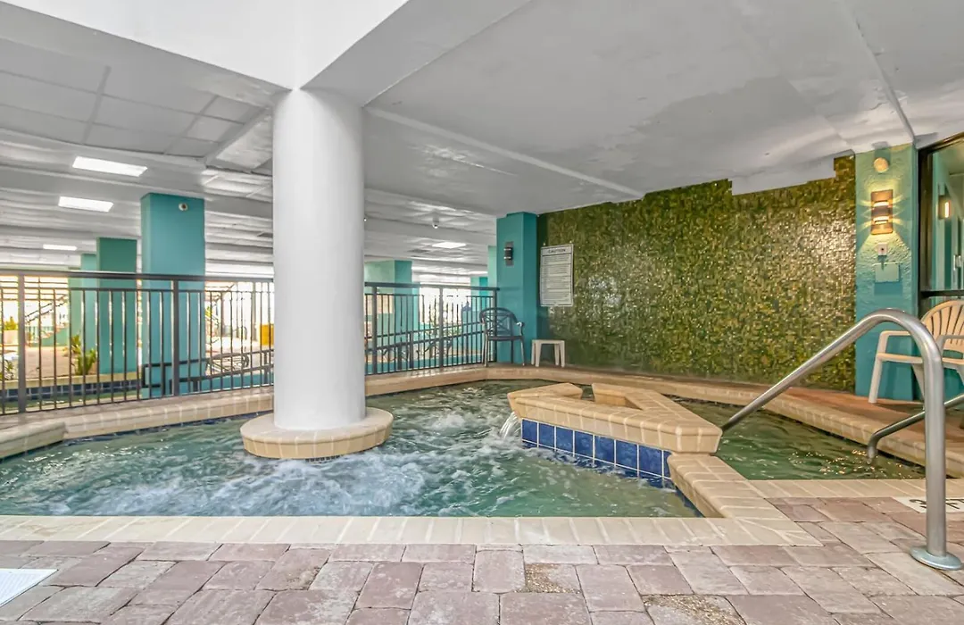 Charming Condo- Steps From The Beach! Landmark 320-1