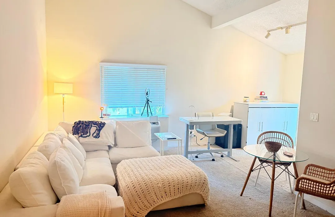 Luxury Stay By Gaia Homes-1