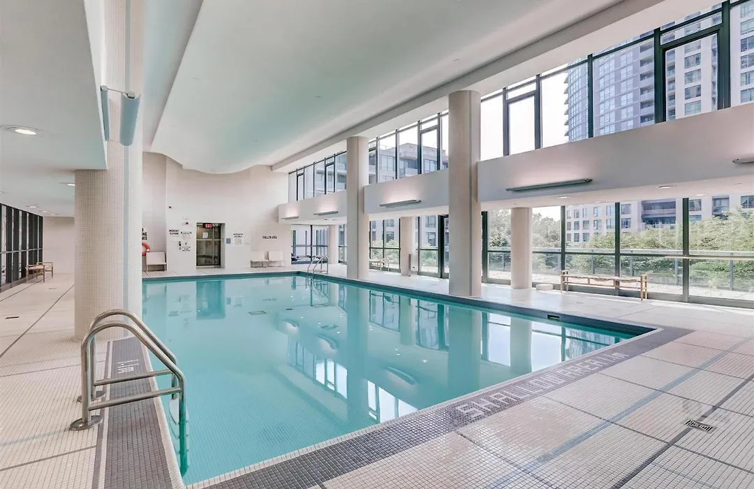 Lakeview 1-Bedroom Condo-Downtown Toronto-Free Parking-1