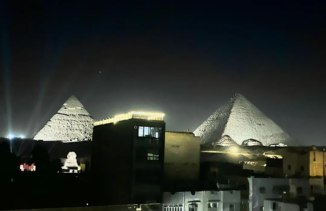 Pyra Pyramids View Inn-1