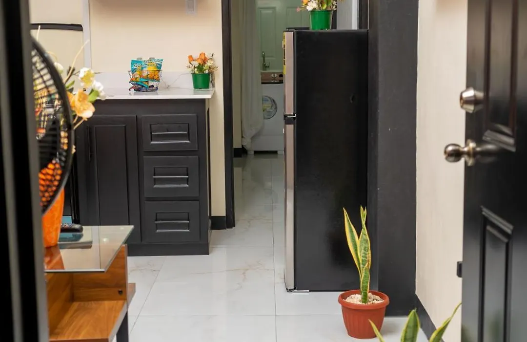 Dowayne 1Bed 1 Bath In Gated Community Colbeck Manor-1