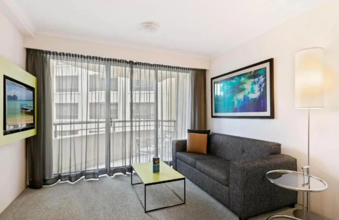Opulent One Bedroom Apartment In Parramatta.-1
