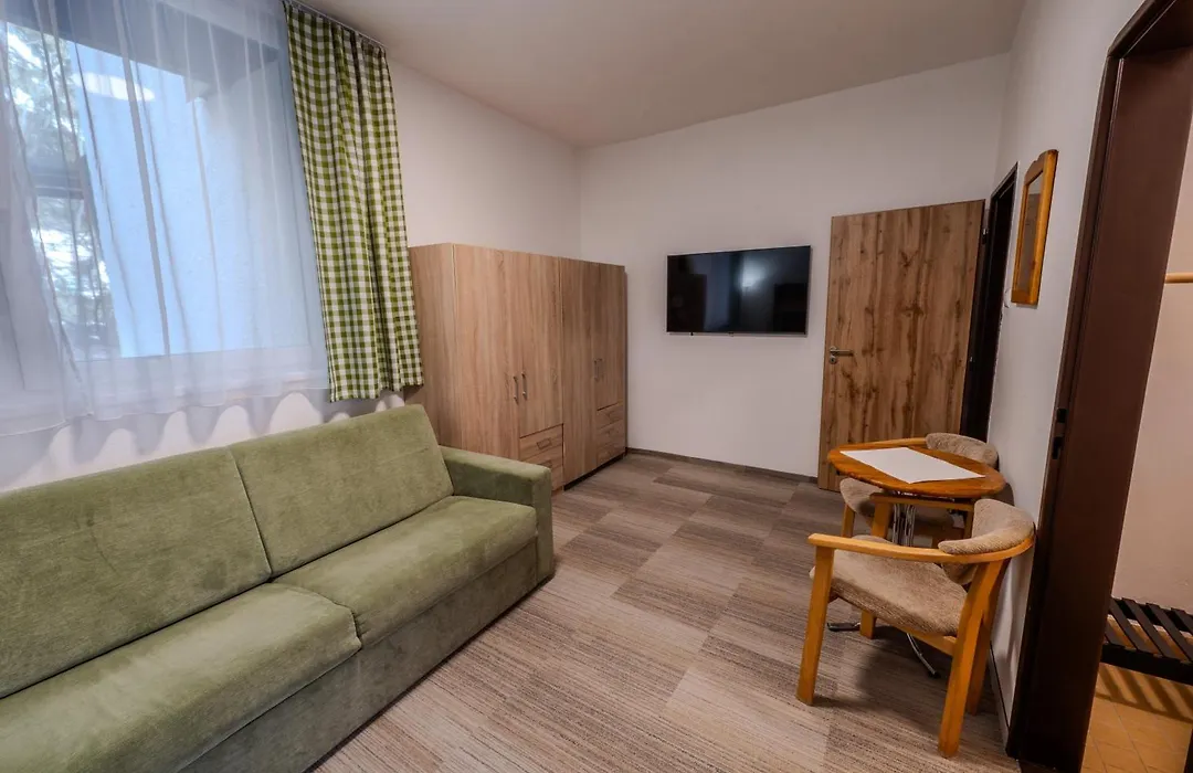 Hotel FIS-1