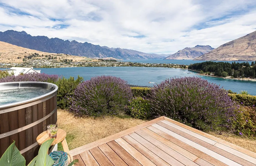 Wakatipu Gem Charming Lakehouse With Hot Tub-1