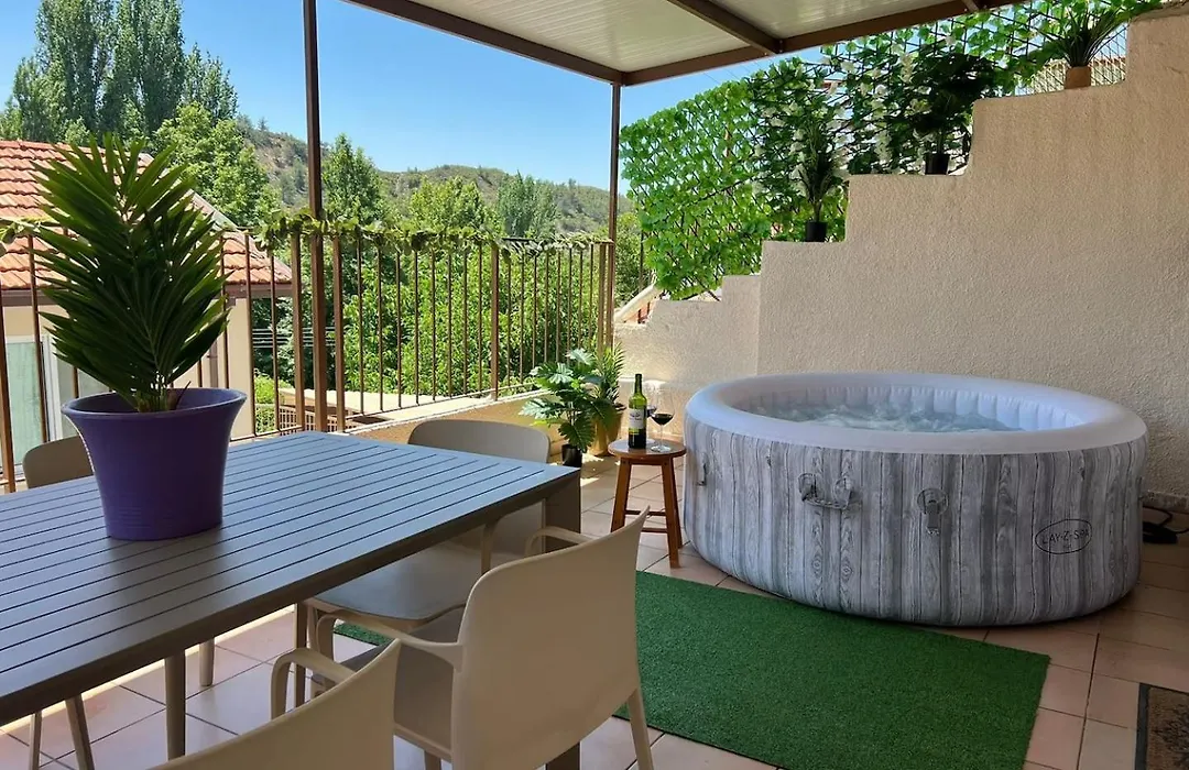 Hubstay Hillside Residence With Private Jacuzzi-1